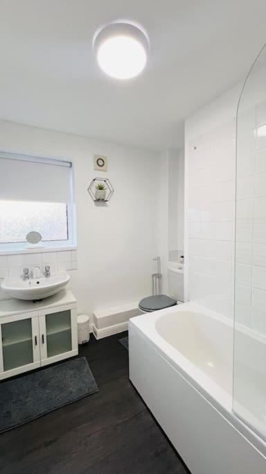 New Fully Furnished Cosy Home Balderton Exterior photo